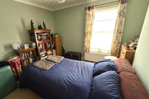 BEDROOM.jpg