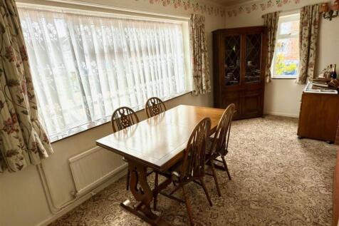 DINING ROOM.jpg
