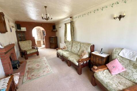 LIVING ROOM.jpg