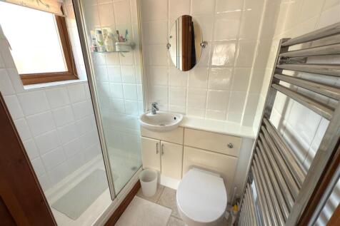 BED 2 EN SUITE.jpg