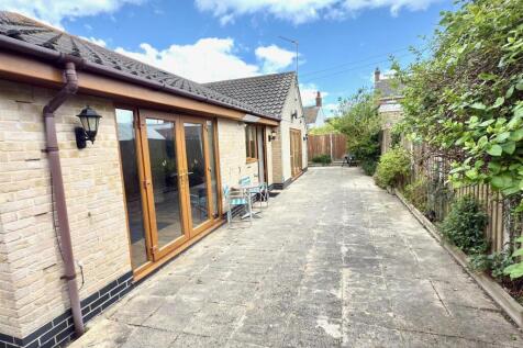REAR GARDEN.jpg