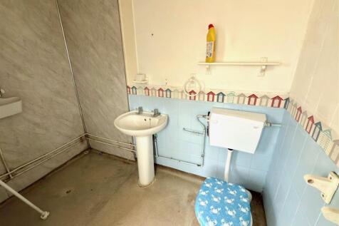 FLAT 1 SHOWER.jpg