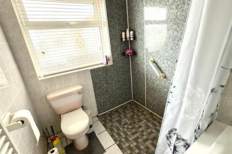 SHOWER ROOM.jpg