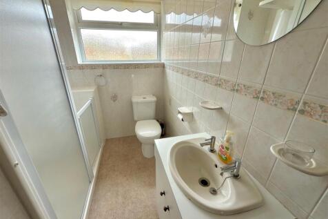 SHOWER ROOM.jpg