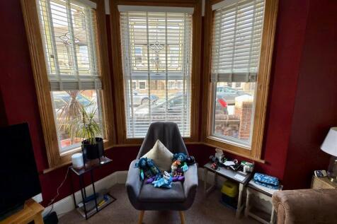 BAY WINDOW.jpg