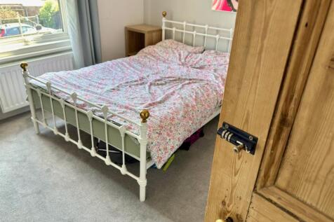 BEDROOM.jpg