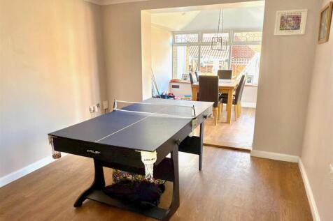 DINING ROOM.jpg