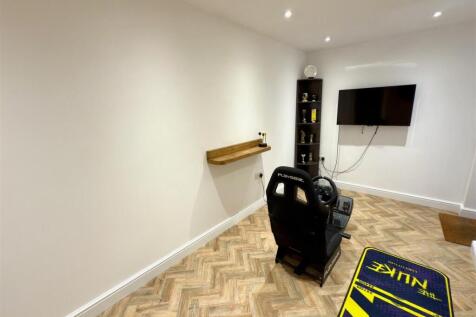GAMES ROOM DOUBLE GARAGE.jpg