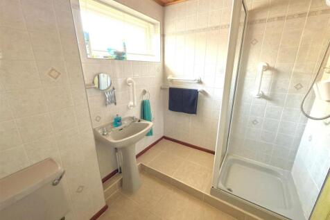 SHOWER ROOM.jpg