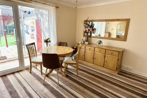 DINING ROOM.jpg