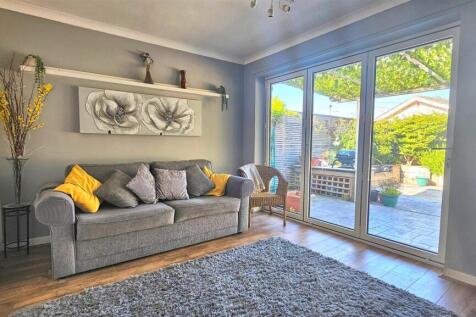 Bedroom/Sitting Area
