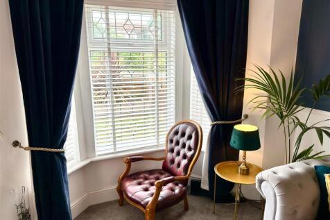 BAY WINDOW.jpg