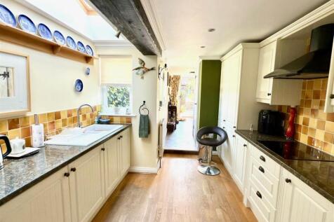 MAIN KITCHEN.jpg