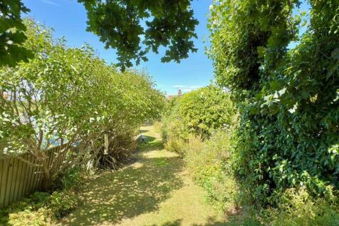 REAR GARDEN.jpg