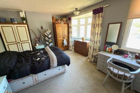 Bedroom 1.jpg