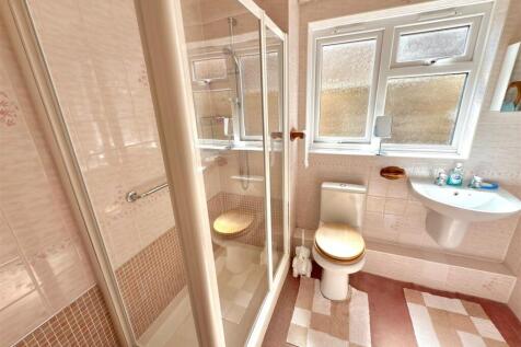 SHOWER ROOM.jpg