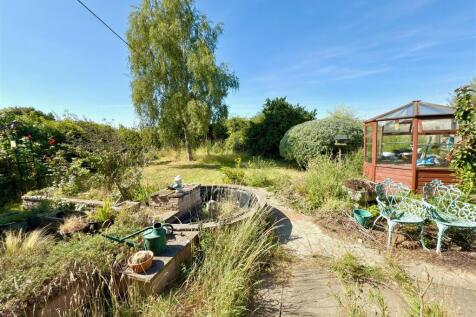 REAR GARDEN.jpg