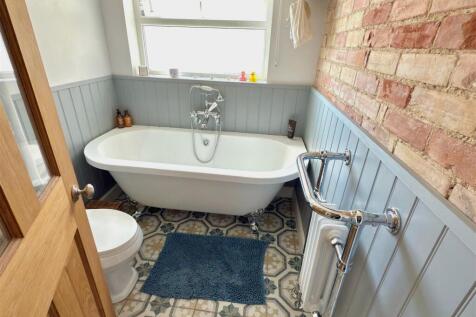 FAMILY BATHROOM.jpg