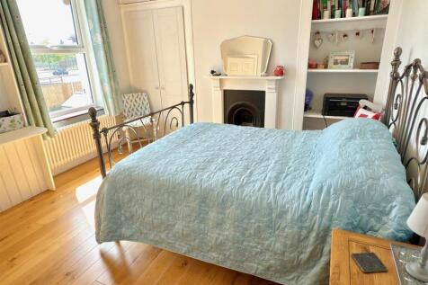 BED 2.jpg