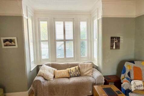 BAY WINDOW LOUNGE.jpg