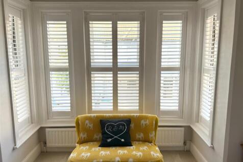 BAY WINDOW MASTER BEDROOM.jpg