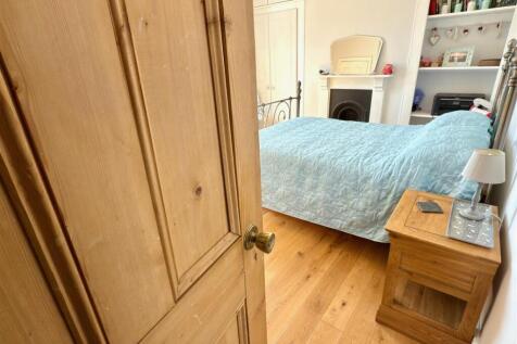 BED 2 ENTRANCE.jpg