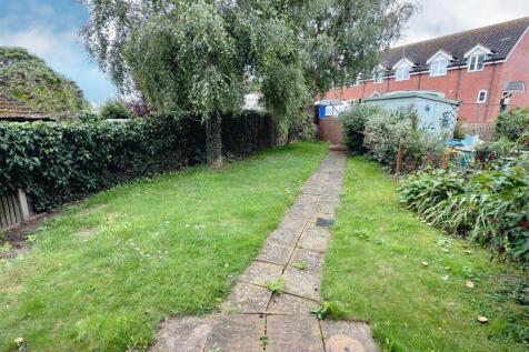 REAR GARDEN.jpg