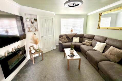 LIVING ROOM.jpg