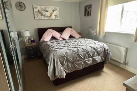 Master Bed.jpg