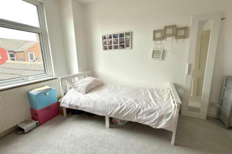 BEDROOM 3.jpg