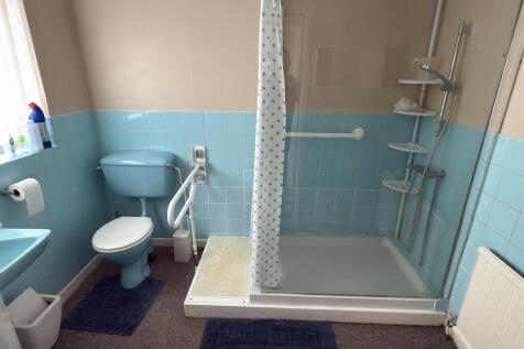 SHOWER ROOM.jpg
