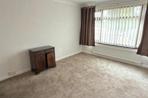 SITTING ROOM OR MASTER BED 3.jpg