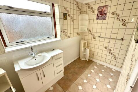 SHOWER ROOM.jpg