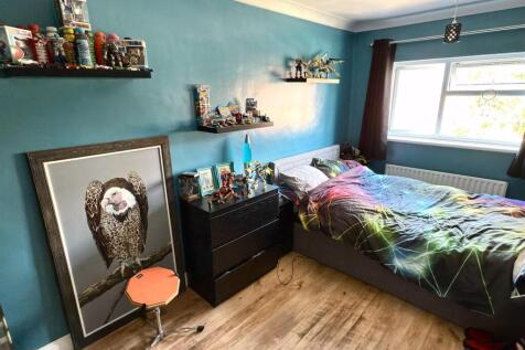 Bed 2.jpg