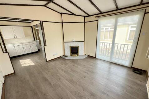 LOUNGE TO KITCHEN.jpg