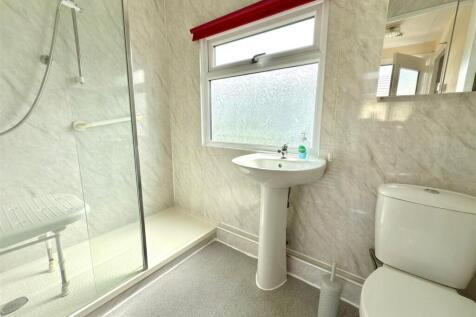 SHOWER ROOM.jpg