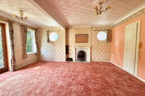 LIVING ROOM.jpg