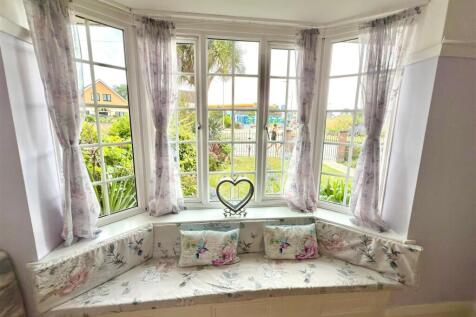 BAY WINDOW SEAT.jpg