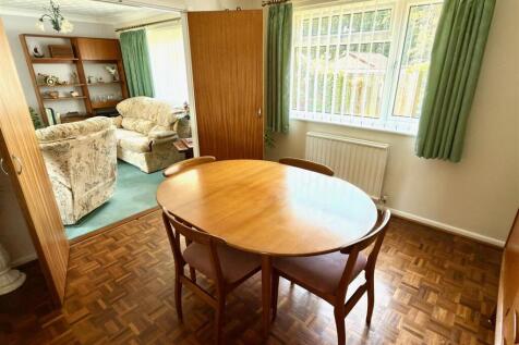 DINING ROOM.jpg