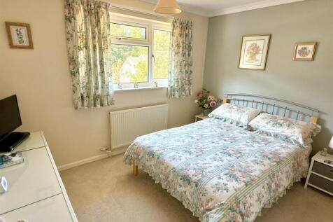 BEDROOM 1.jpg