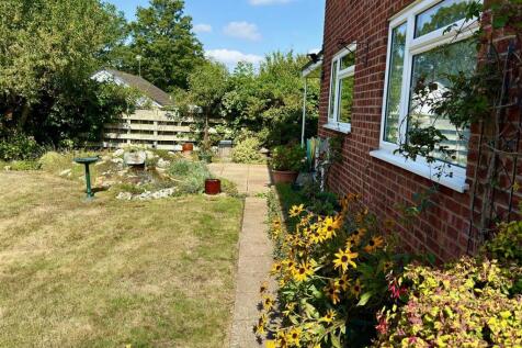 GARDEN REAR.jpg