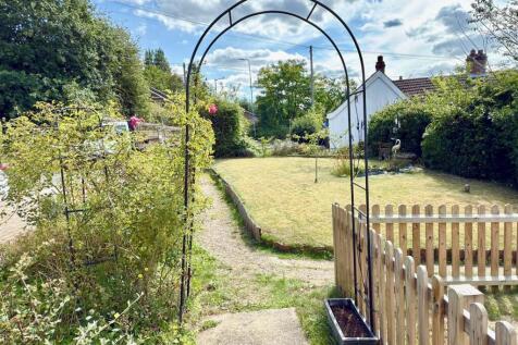 FRONT GARDEN.jpg