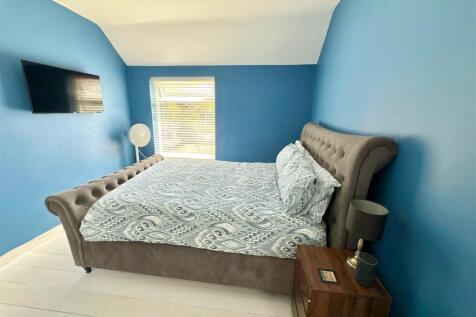 BED 1.jpg