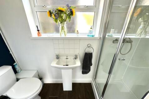 SHOWER ROOM.jpg
