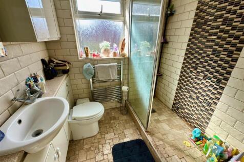 SHOWER ROOM.jpg