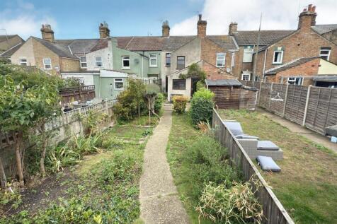 GARDEN REAR.jpg