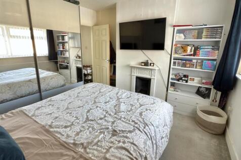 MASTER BEDROOM.jpg