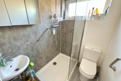 SHOWER ROOM.jpg