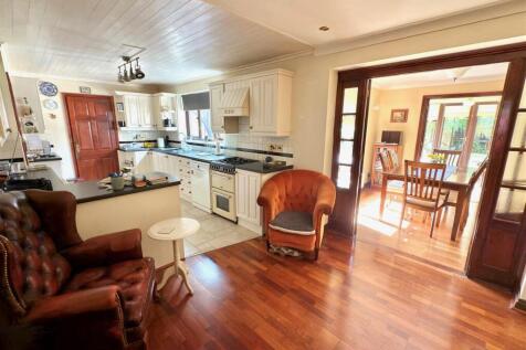 DINER KITCHEN TO FORMAL DINING AREA.jpg