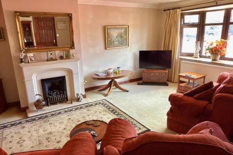 LIVING ROOM.jpg